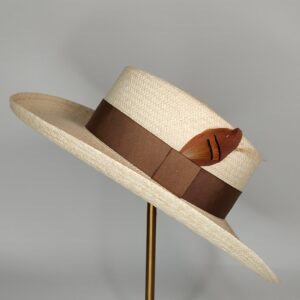 Sombrero panamá detalle camel lateral